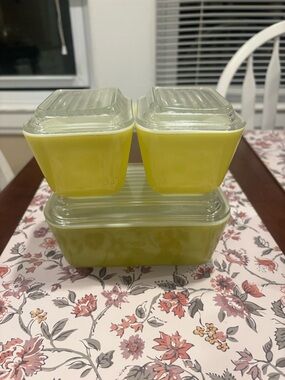 Pyrex Yellow/Green Glass Storage Dish Set with Clear Lids